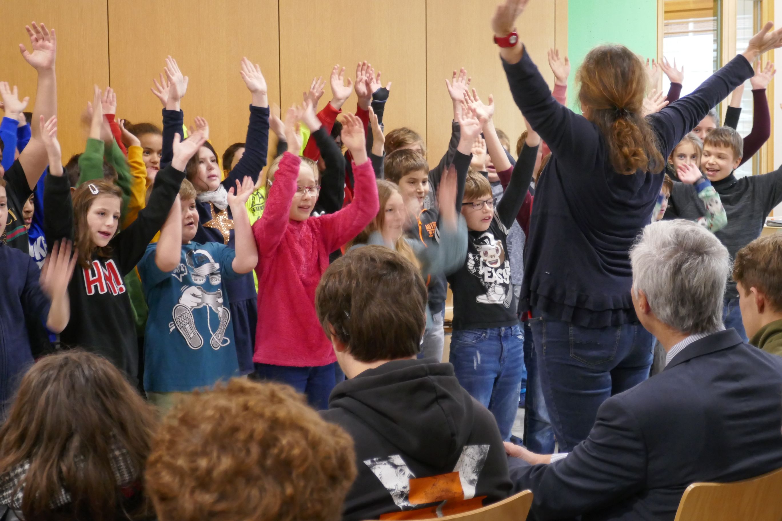 Grundschulchor präsentierte die Schulhymne 