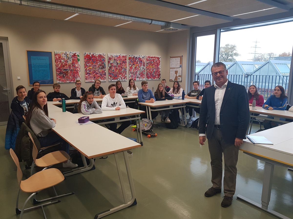 MdL Hockenberger am Heisenberg-Gymnasium