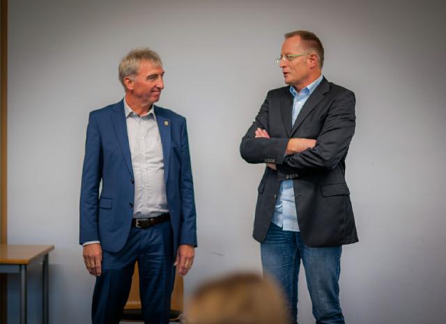 MdL Klein im Löwenrot-Gymnasium_2