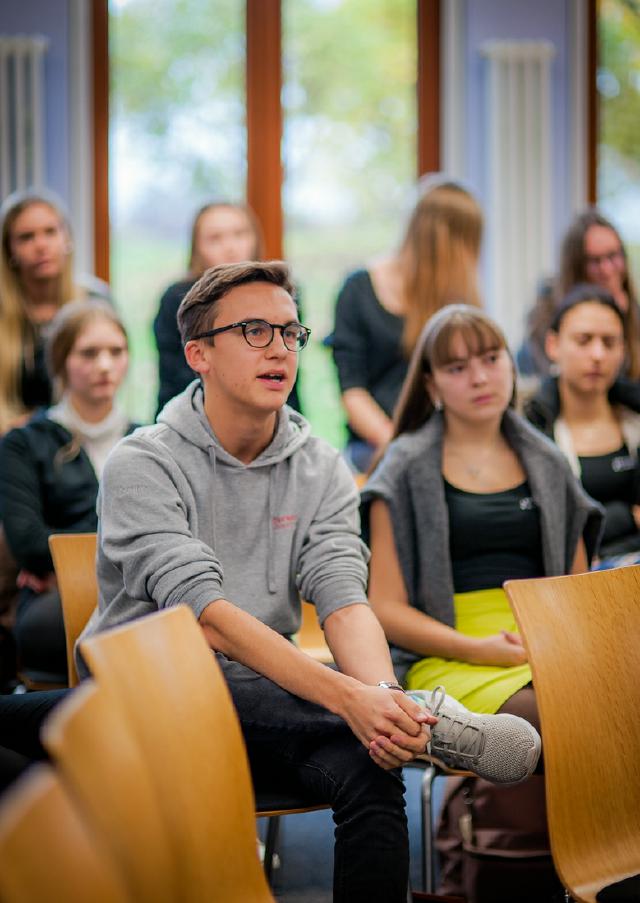 MdL Klein im Löwenrot-Gymnasium_4